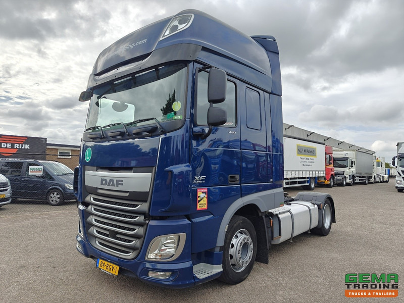 DAF XF 440 FT 4x2 SuperSpaceCab Euro6A - MEGA - Retarder - HandGeschakeld - 316.000KM! - Cabeza tractora: foto 1 DAF XF 440 FT 4x2 SuperSpaceCab Euro6A - MEGA - Retarder - HandGeschakeld - 316.000KM! - Cabeza tractora: foto 1