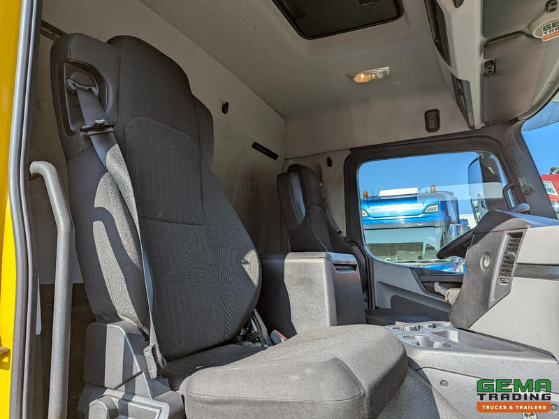 Camión caja cerrada Mercedes-Benz Antos 1933 4x2 Dagcab Euro6 - GeslotenBak 8.9m - Schuifwanden + Laadklep 2000KG - Vangmuil: foto 16