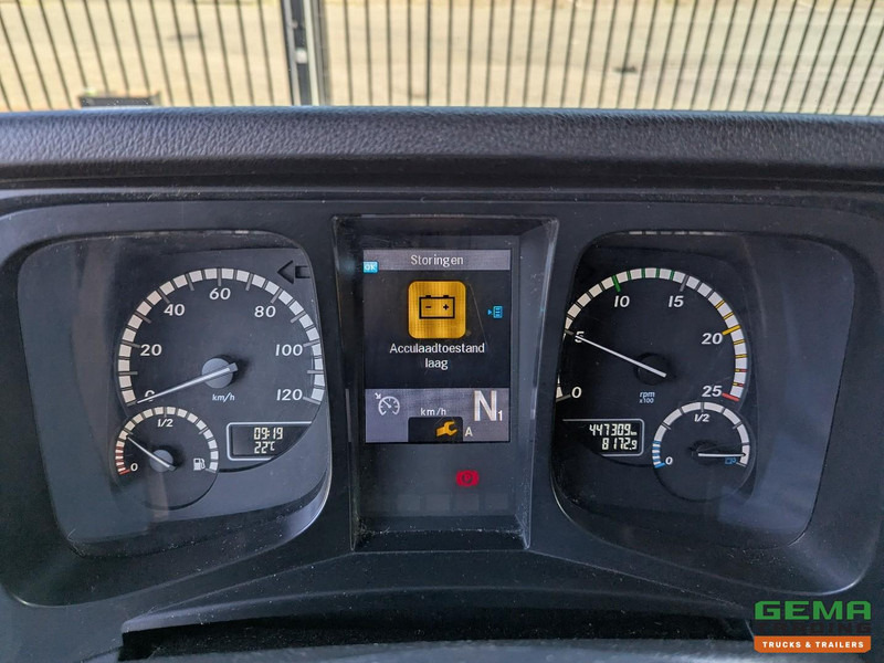 Camión caja cerrada Mercedes-Benz Antos 1933 4x2 Dagcab Euro6 - GeslotenBak 8.9m - Schuifwanden + Laadklep 2000KG - Vangmuil: foto 15