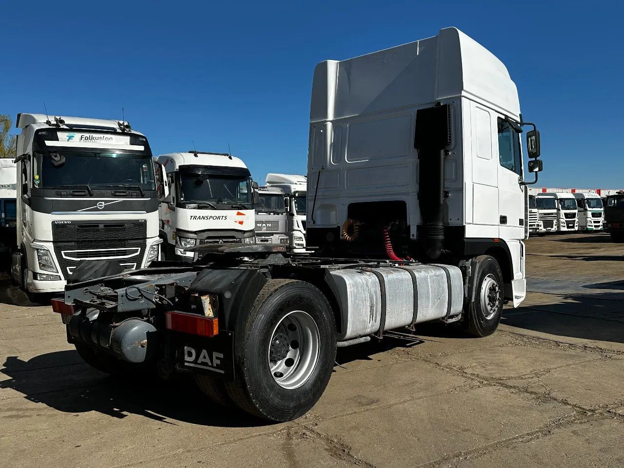 DAF XF 95.480 4X2 Tractor-unit Spring/Air ZF Manual - Cabeza tractora: foto 4 DAF XF 95.480 4X2 Tractor-unit Spring/Air ZF Manual - Cabeza tractora: foto 4