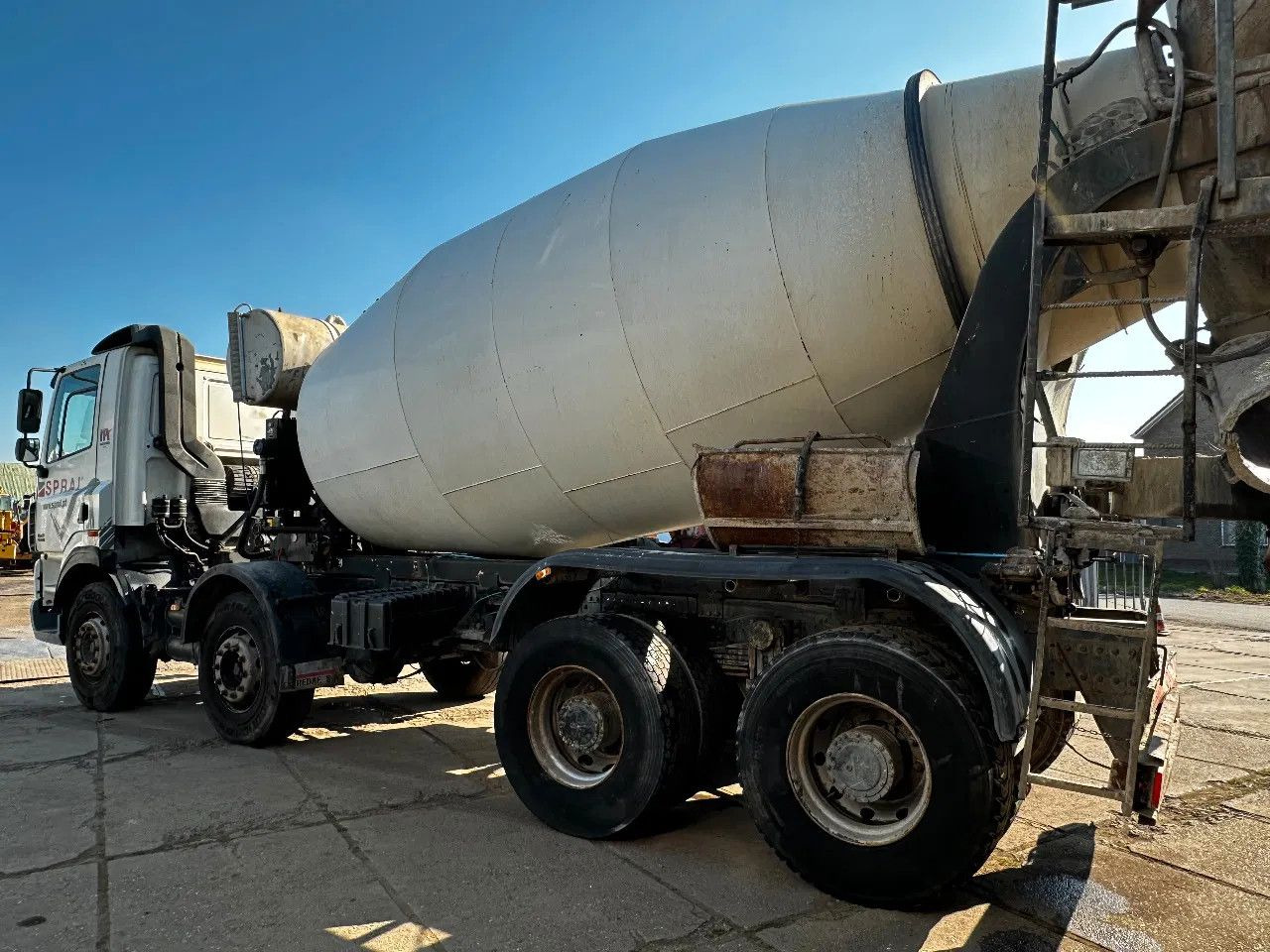 DAF CF 85.430 8X4 9m3 Mixer Spring/Spring ZF Manual - Camión hormigonera: foto 3 DAF CF 85.430 8X4 9m3 Mixer Spring/Spring ZF Manual - Camión hormigonera: foto 3