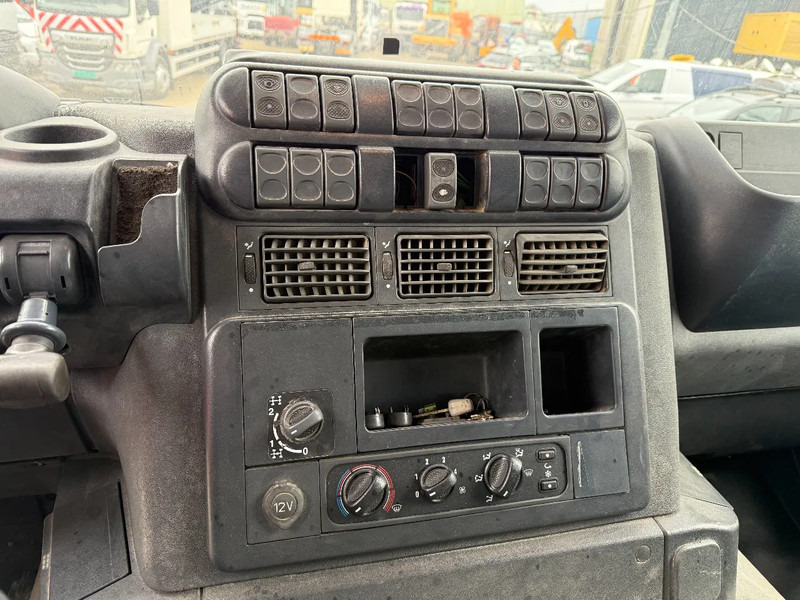 Camión volquete Iveco Trakker 360 6X4 Tipper Spring/Spring ZF Manual gear: foto 17