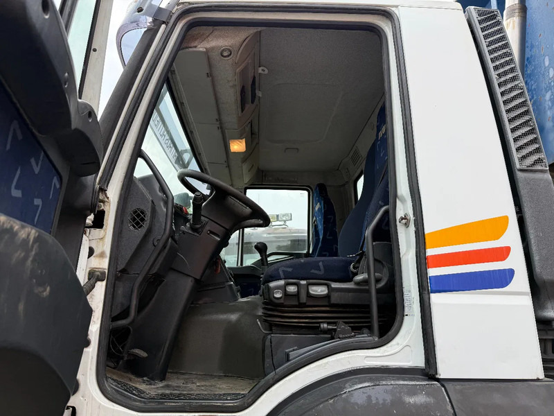 Camión volquete Iveco Trakker 360 6X4 Tipper Spring/Spring ZF Manual gear: foto 13