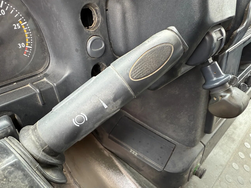 Camión volquete Iveco Trakker 360 6X4 Tipper Spring/Spring ZF Manual gear: foto 16