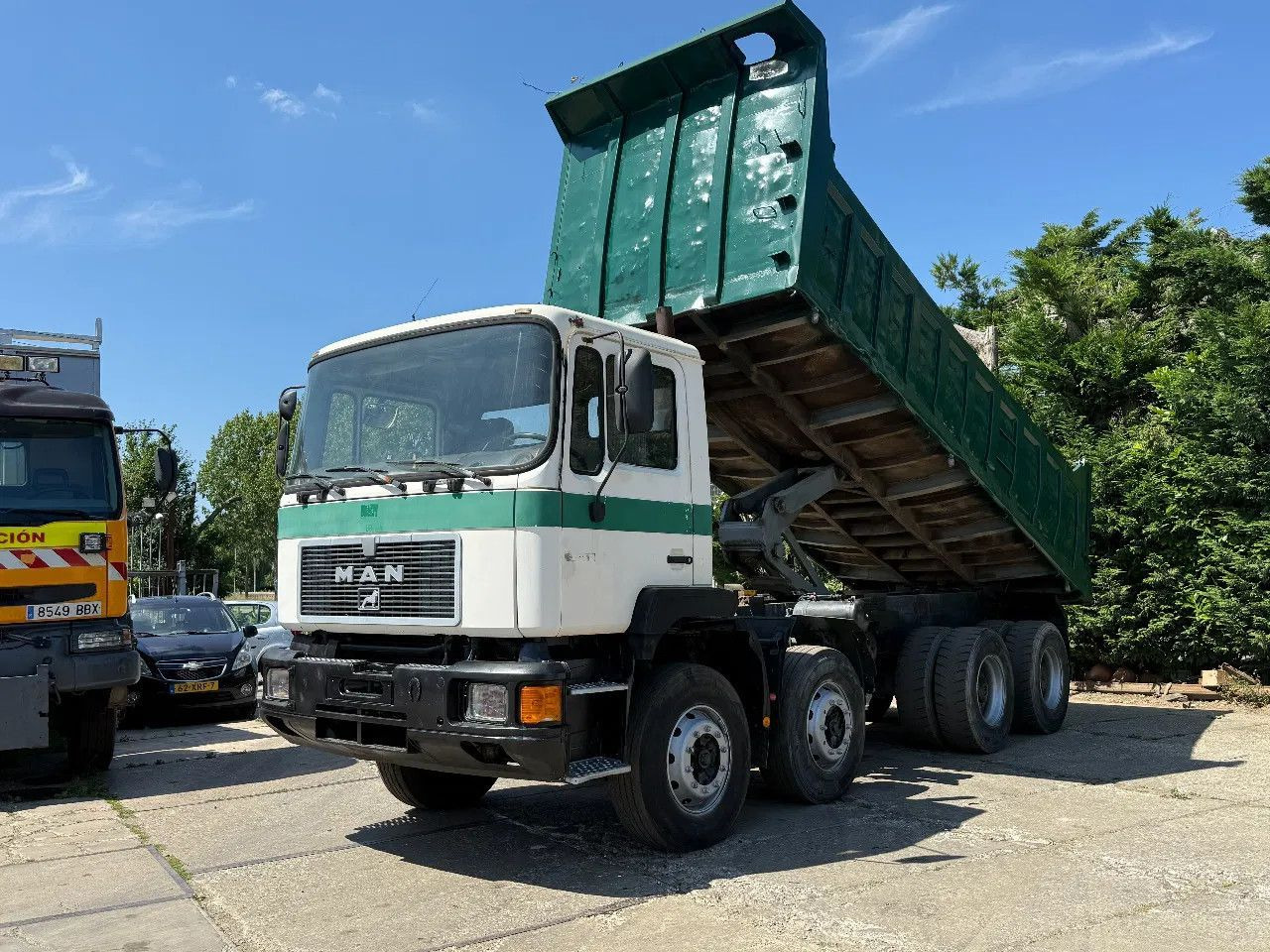 MAN 35.372 8X4 Tipper Spring/Spring ZF Manual Gear E - Camión volquete: foto 2 MAN 35.372 8X4 Tipper Spring/Spring ZF Manual Gear E - Camión volquete: foto 2