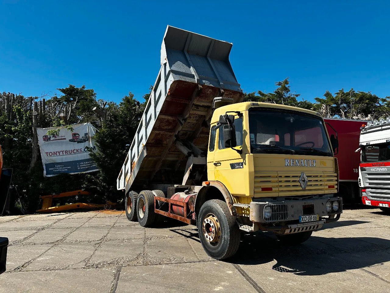 Renault G300 6X4 Tipper Spring/Spring Manual gearbox - Camión volquete: foto 1 Renault G300 6X4 Tipper Spring/Spring Manual gearbox - Camión volquete: foto 1