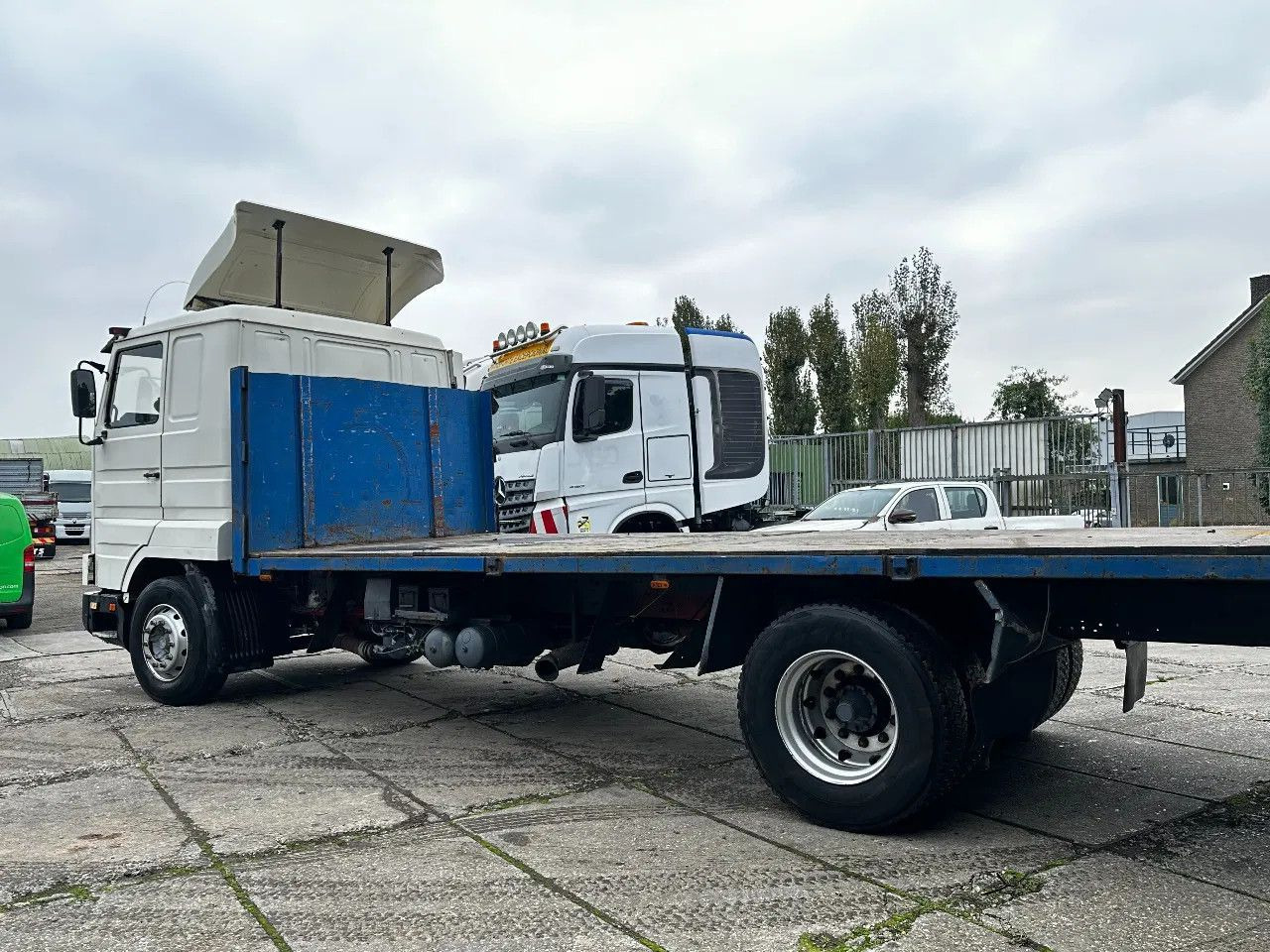 Scania P113-360 4X2 Platform Manual Gear Retarder Scania P113-360 4X2 Platform Manual Gear Retarder - Camión caja abierta: foto 3 Scania P113-360 4X2 Platform Manual Gear Retarder Scania P113-360 4X2 Platform Manual Gear Retarder - Camión caja abierta: foto 3