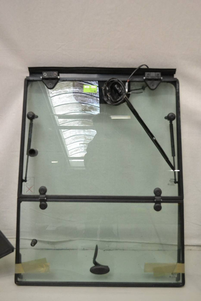 Complete set Nissan TX steel Cabin - Puerta y piezas para Equipo de manutención: foto 3 Complete set Nissan TX steel Cabin - Puerta y piezas para Equipo de manutención: foto 3