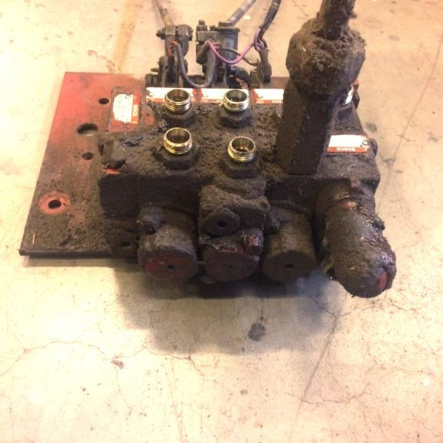 Control valve for Linde E15, Series 324 - Válvula hidráulica para Equipo de manutención: foto 3 Control valve for Linde E15, Series 324 - Válvula hidráulica para Equipo de manutención: foto 3