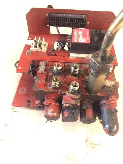 Hydraulic control valve for Linde E15, Series 324 - Válvula hidráulica para Equipo de manutención: foto 1 Hydraulic control valve for Linde E15, Series 324 - Válvula hidráulica para Equipo de manutención: foto 1