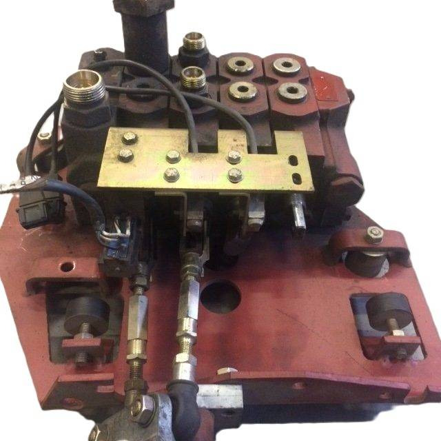 Hydraulic control valve for Linde E35P, Series 337 - Válvula hidráulica para Equipo de manutención: foto 2 Hydraulic control valve for Linde E35P, Series 337 - Válvula hidráulica para Equipo de manutención: foto 2