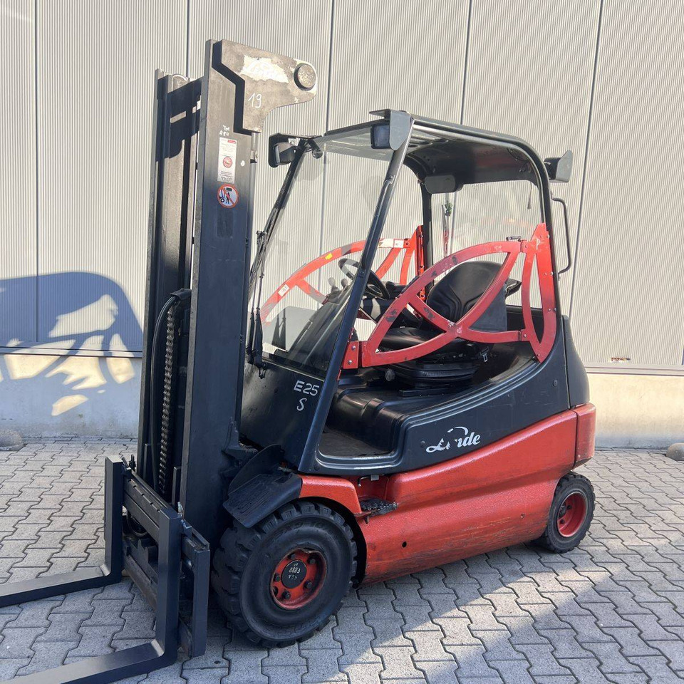 Linde E25S (336-03) - Carretilla elevadora eléctrica: foto 2 Linde E25S (336-03) - Carretilla elevadora eléctrica: foto 2