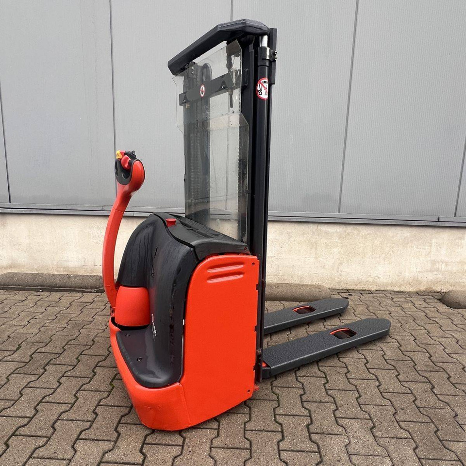 Linde L12 (379) - Apilador: foto 1 Linde L12 (379) - Apilador: foto 1