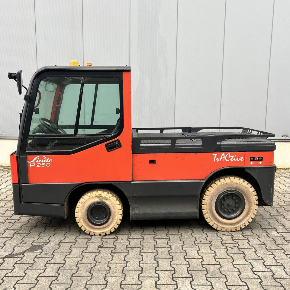 Linde P250 LWB (127) - Remolcadora: foto 1 Linde P250 LWB (127) - Remolcadora: foto 1