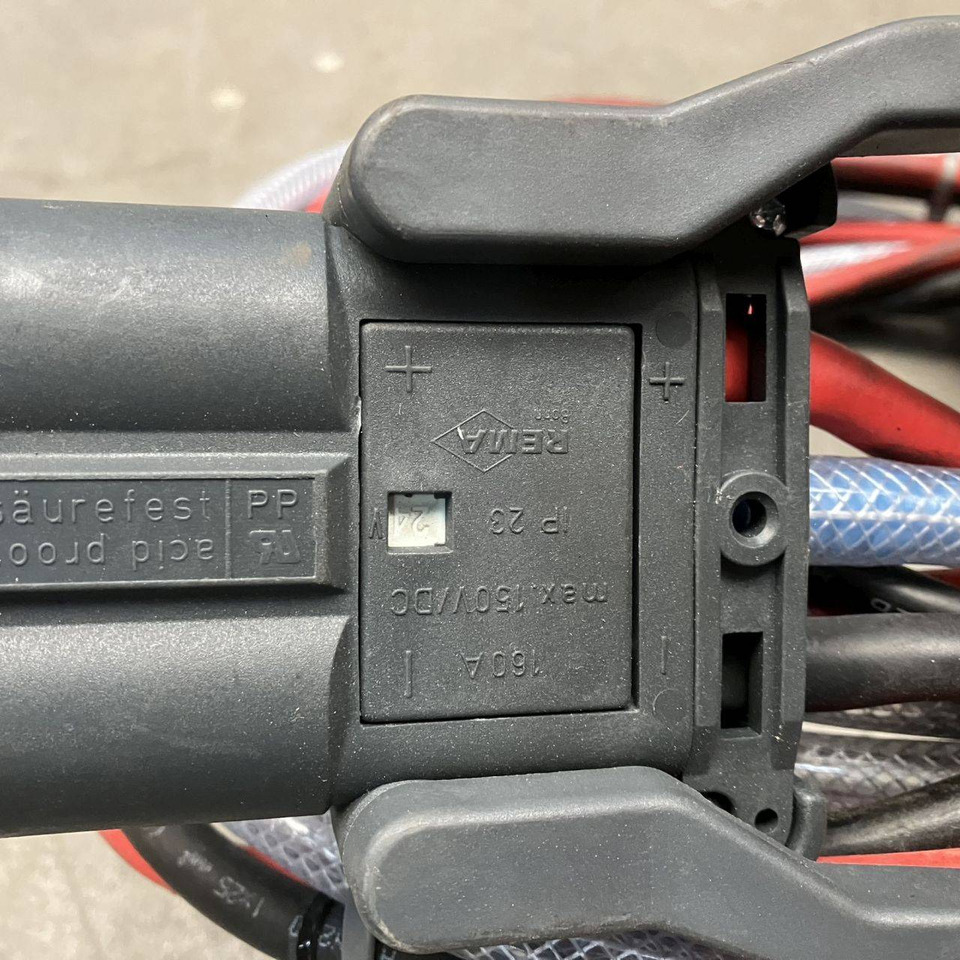 Hawker 24V/72A Lifetech TC1LT - Piezas de recambio para Equipo de manutención: foto 3 Hawker 24V/72A Lifetech TC1LT - Piezas de recambio para Equipo de manutención: foto 3