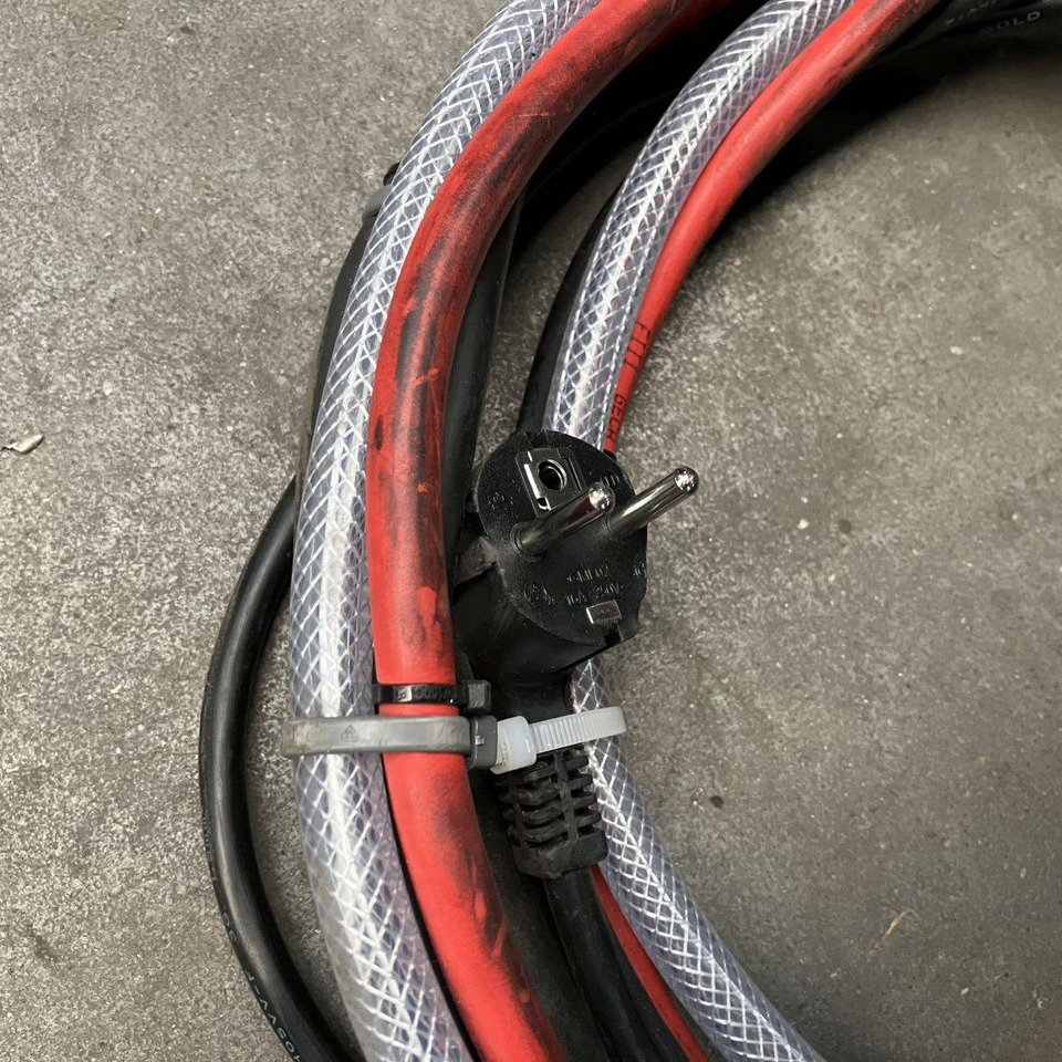 Hawker 24V/72A Lifetech TC1LT - Piezas de recambio para Equipo de manutención: foto 4 Hawker 24V/72A Lifetech TC1LT - Piezas de recambio para Equipo de manutención: foto 4