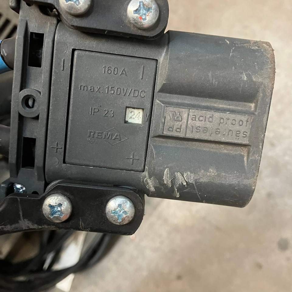 Hawker 24V/90A - Piezas de recambio para Equipo de manutención: foto 3 Hawker 24V/90A - Piezas de recambio para Equipo de manutención: foto 3