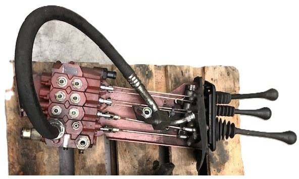 Valve control 4 spool for Linde /353/ - Válvula hidráulica para Equipo de manutención: foto 1 Valve control 4 spool for Linde /353/ - Válvula hidráulica para Equipo de manutención: foto 1