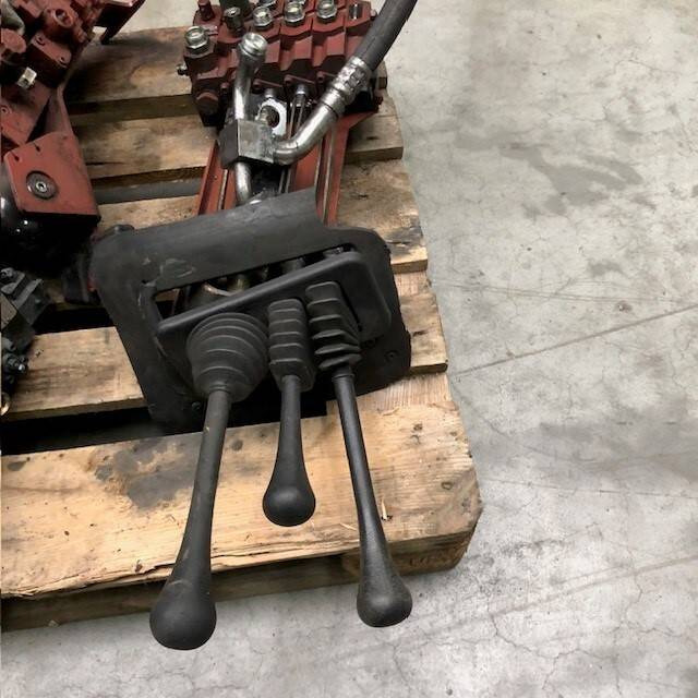 Valve control 4 spool for Linde /353/ - Válvula hidráulica para Equipo de manutención: foto 3 Valve control 4 spool for Linde /353/ - Válvula hidráulica para Equipo de manutención: foto 3