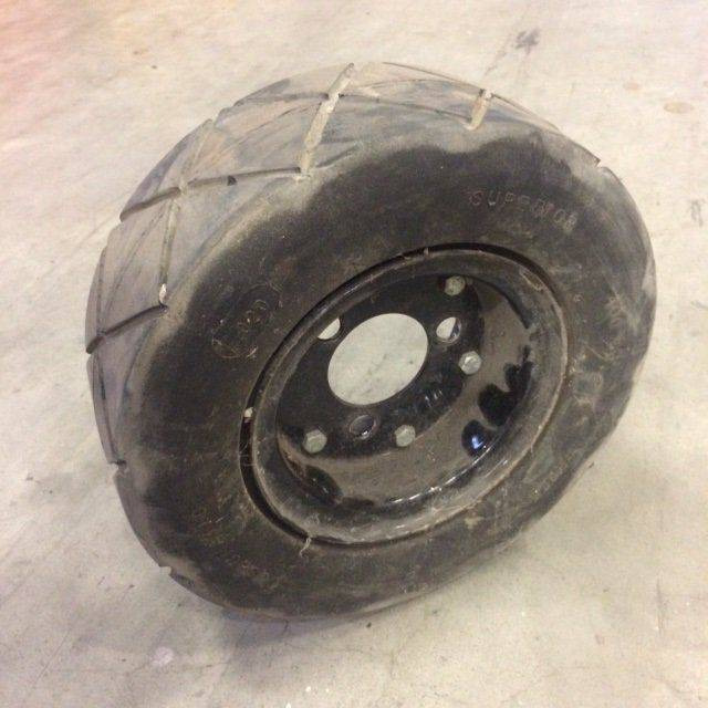 Wheel for Scrubber vacuum cleaner Nilfisk BR 850 - Neumáticos y llantas para Maquinaria de limpieza: foto 1 Wheel for Scrubber vacuum cleaner Nilfisk BR 850 - Neumáticos y llantas para Maquinaria de limpieza: foto 1