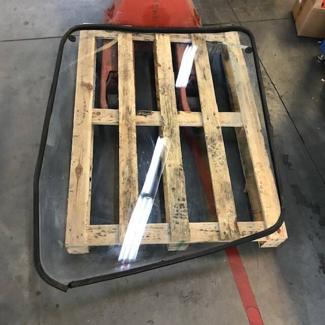 Windscreen for Linde R16X Series 116 - Ventana y piezas para Equipo de manutención: foto 1 Windscreen for Linde R16X Series 116 - Ventana y piezas para Equipo de manutención: foto 1