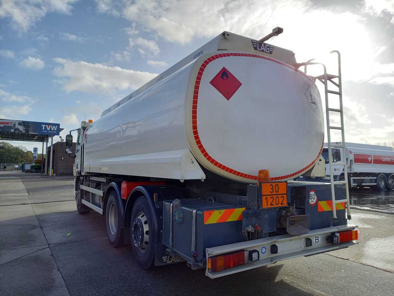 Camión cisterna DAF CF85: foto 10