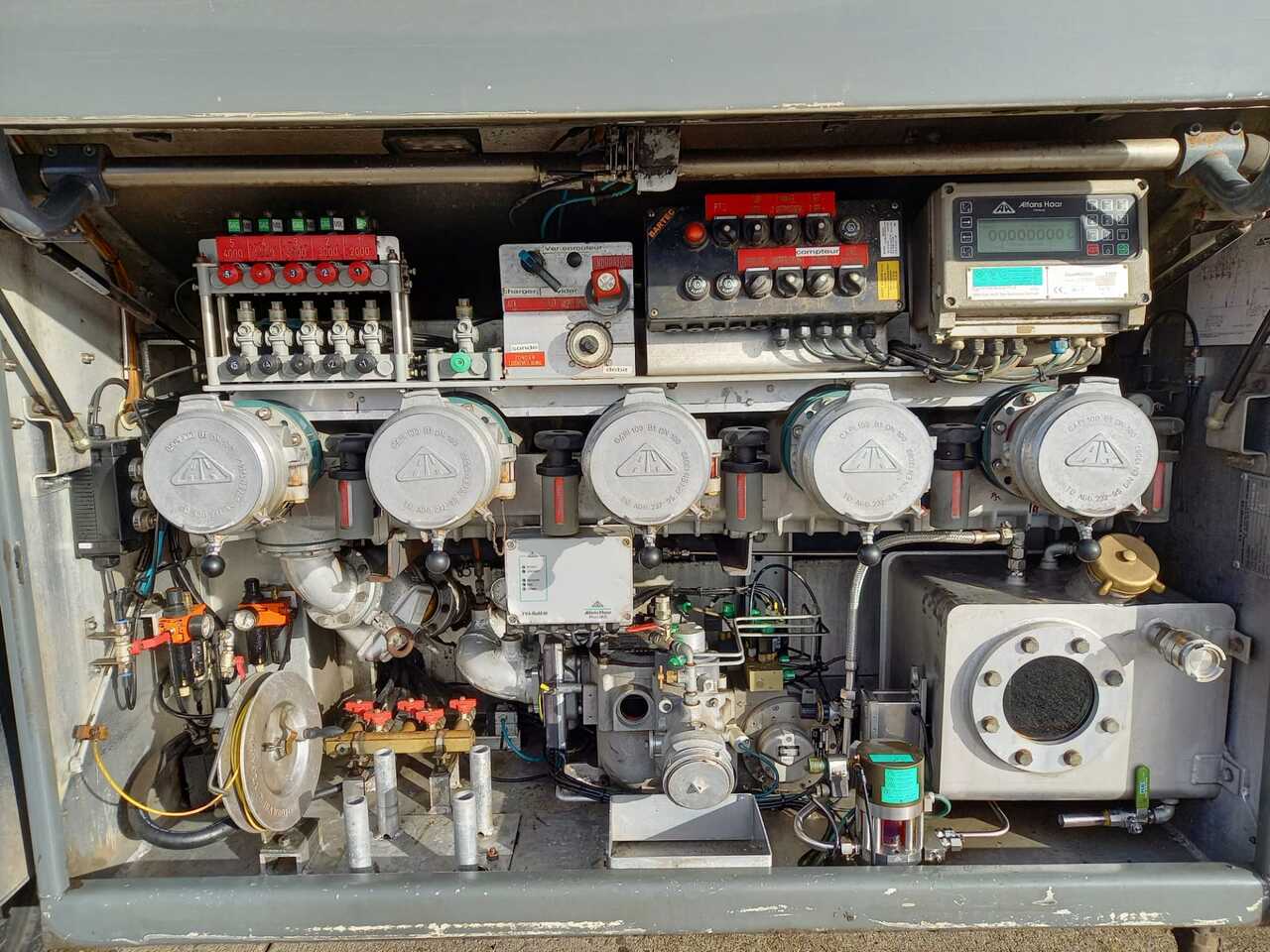 Camión cisterna DAF CF85: foto 12