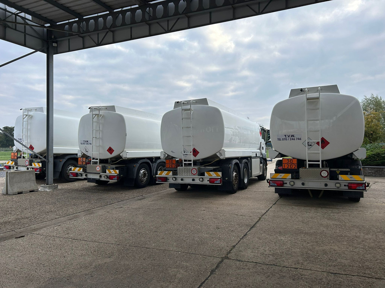 MAN TGS (lot of 4) - Camión cisterna: foto 4 MAN TGS (lot of 4) - Camión cisterna: foto 4