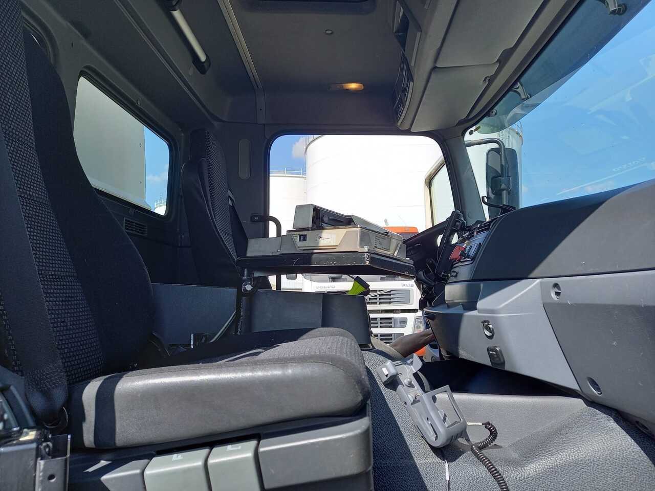 MERCEDES AXOR - Camión cisterna: foto 3 MERCEDES AXOR - Camión cisterna: foto 3