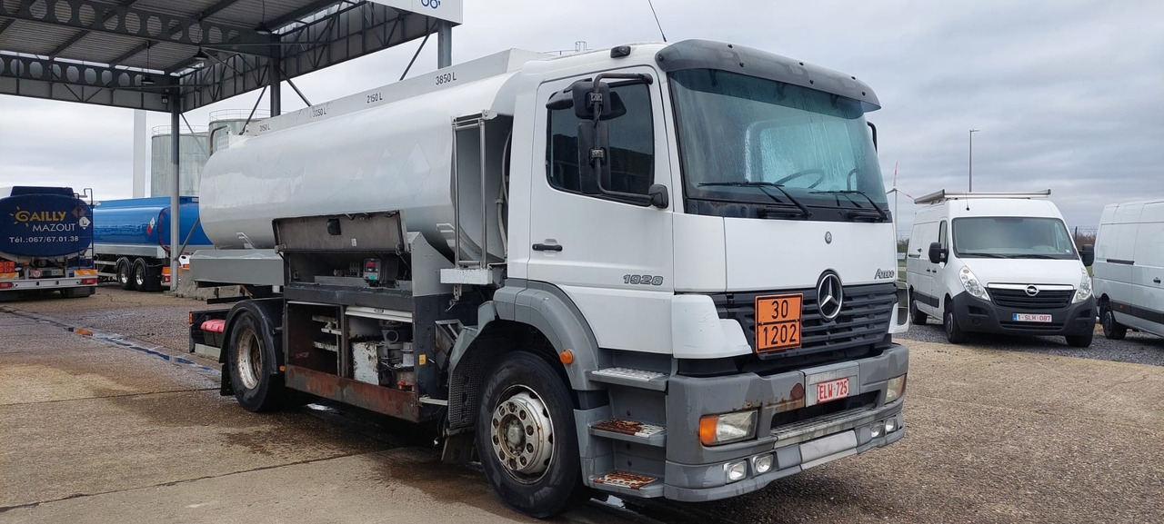Camión cisterna MERCEDES: foto 6