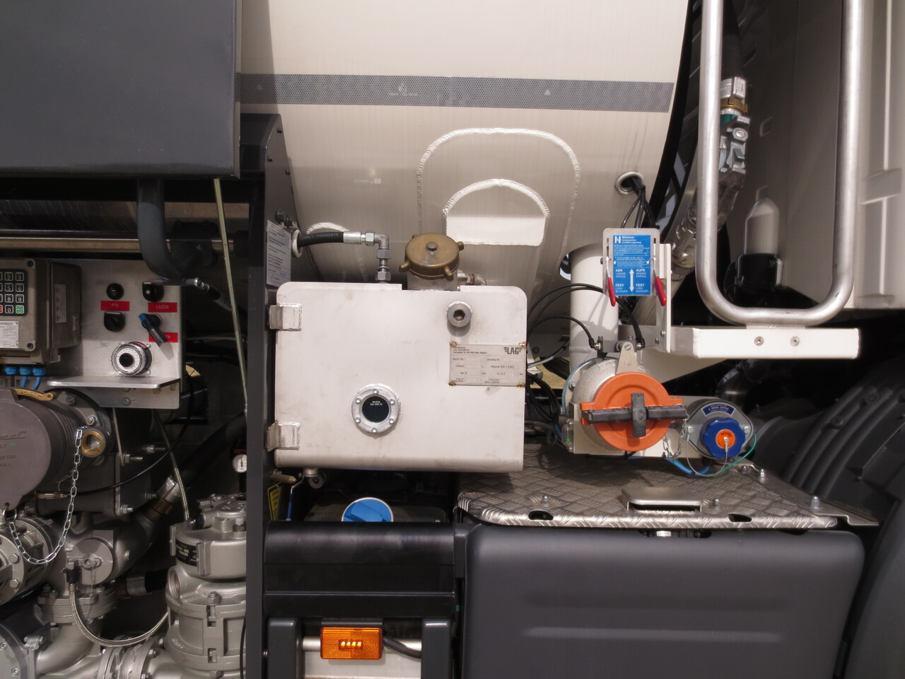 SCANIA G370 - Camión cisterna: foto 2 SCANIA G370 - Camión cisterna: foto 2