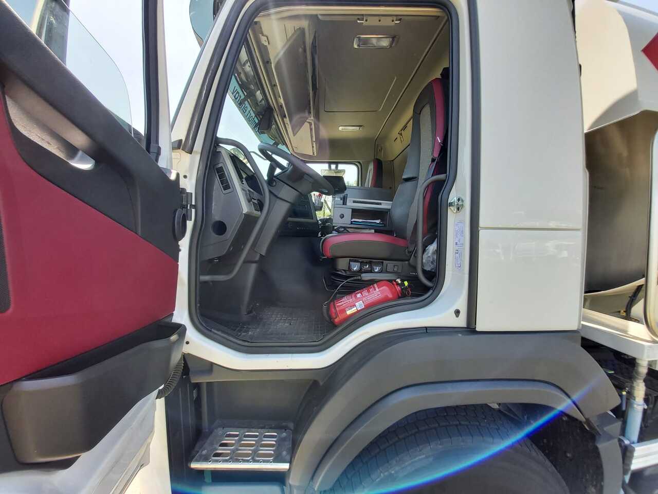 VOLVO FM - Camión cisterna: foto 4 VOLVO FM - Camión cisterna: foto 4