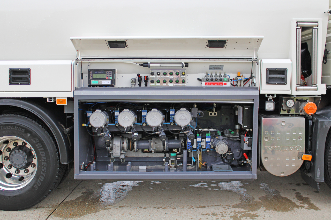 VOLVO FM - Camión cisterna: foto 2 VOLVO FM - Camión cisterna: foto 2