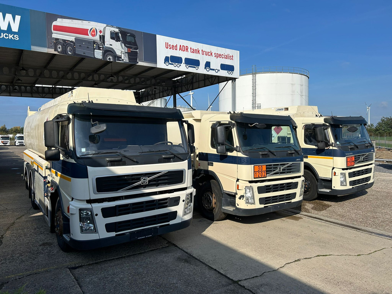 VOLVO FM (lot of 3) - Camión cisterna: foto 3 VOLVO FM (lot of 3) - Camión cisterna: foto 3