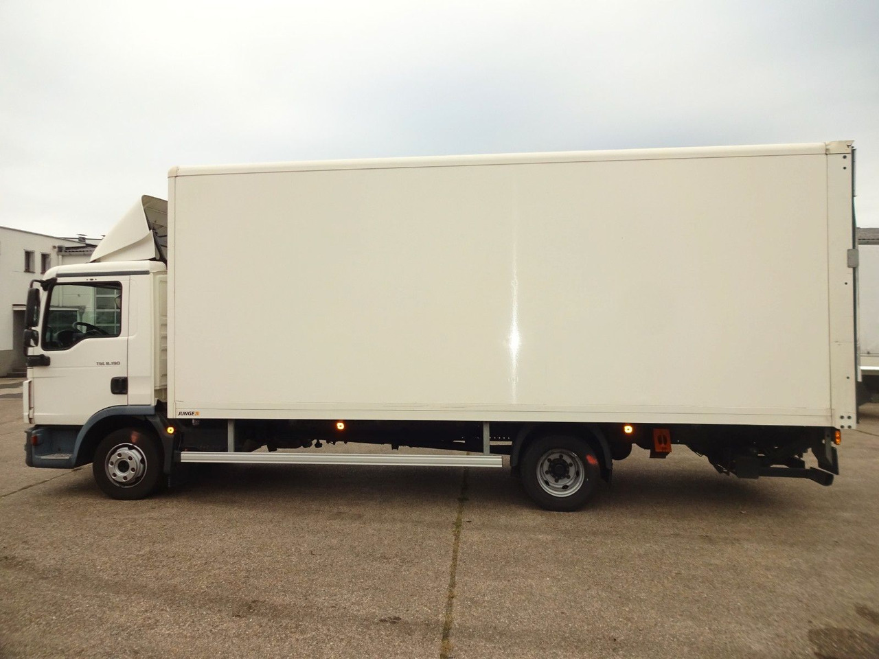 MAN TGL 8.190, LBW, Luft, Tempomat, Standheizung - Furgoneta caja cerrada: foto 4 MAN TGL 8.190, LBW, Luft, Tempomat, Standheizung - Furgoneta caja cerrada: foto 4