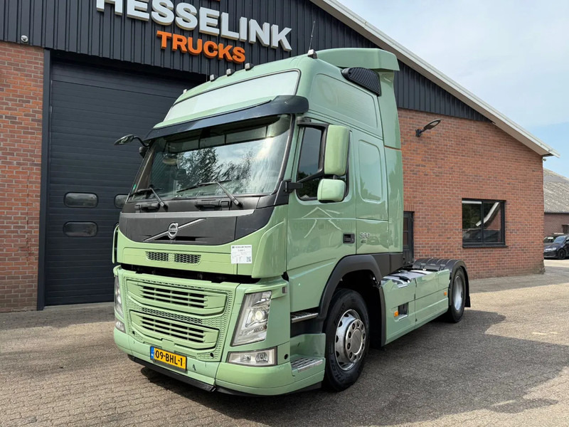 Volvo FM 370 Globetrotter XL Xenon Side skirts NL Truck - Cabeza tractora: foto 1 Volvo FM 370 Globetrotter XL Xenon Side skirts NL Truck - Cabeza tractora: foto 1