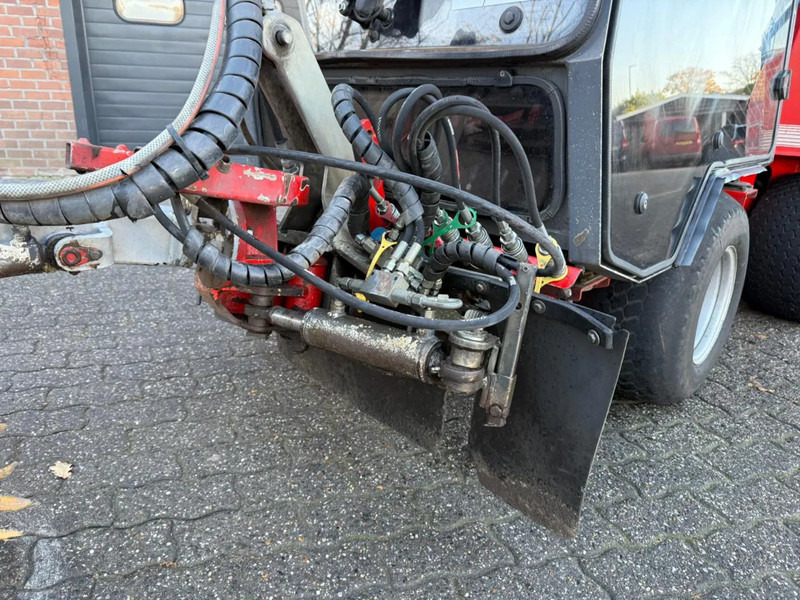 Nimos DM-Trac 205 OKB-70- Onkruidborstelmachine Werktuigendrager 4X Hydraulische functie - Barredora industrial: foto 5 Nimos DM-Trac 205 OKB-70- Onkruidborstelmachine Werktuigendrager 4X Hydraulische functie - Barredora industrial: foto 5