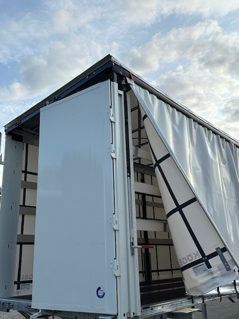 Kögel BDF-System, 7.450 mm lang, Hubdach, Eckhöhe: 2.920 mm, - Toldo carrocería: foto 1 Kögel BDF-System, 7.450 mm lang, Hubdach, Eckhöhe: 2.920 mm, - Toldo carrocería: foto 1