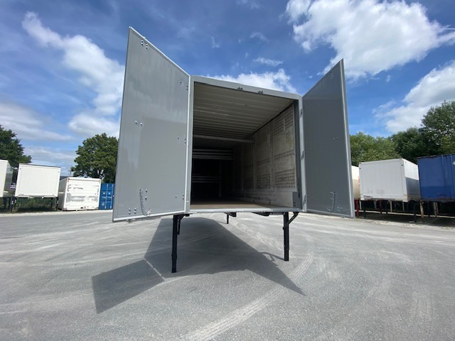 Krone BDF-System 7.45m, Durchladesystem: Heck Portaltüren vorne und Hinten - Caja cerrada: foto 3 Krone BDF-System 7.45m, Durchladesystem: Heck Portaltüren vorne und Hinten - Caja cerrada: foto 3