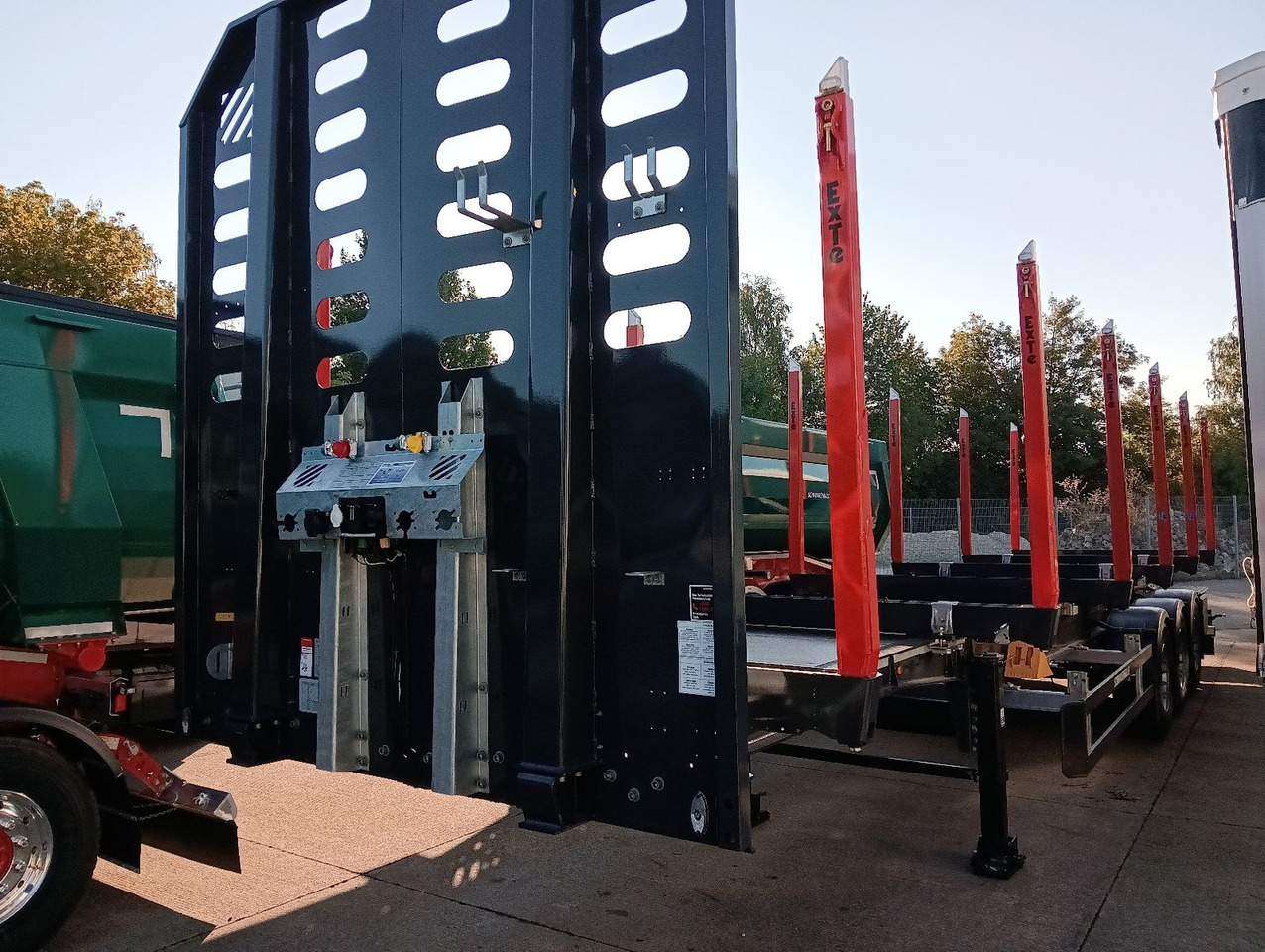 Schwarzmüller 3-A Rungensattel 6xExte144S 5560kg NEU sofort Schwarzmüller 3-A Rungensattel 6xExte144S 5560kg NEU sofort - Semirremolque forestal: foto 5 Schwarzmüller 3-A Rungensattel 6xExte144S 5560kg NEU sofort Schwarzmüller 3-A Rungensattel 6xExte144S 5560kg NEU sofort - Semirremolque forestal: foto 5