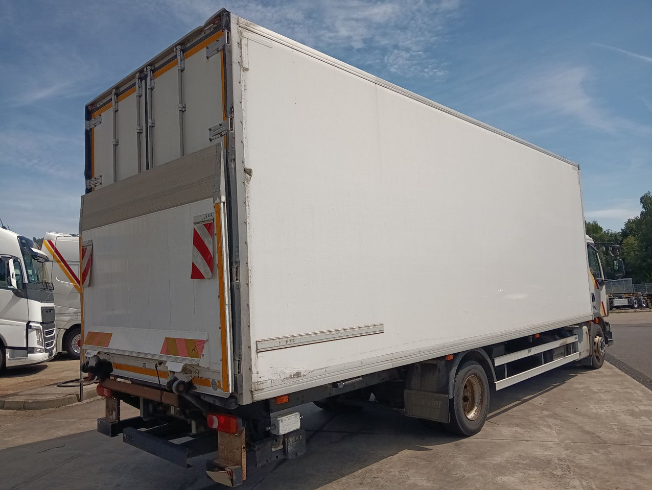 Camión frigorífico Volvo FL250 4x2R 14t CarrierSupra550 7,3m LBW1.5tKlima: foto 6