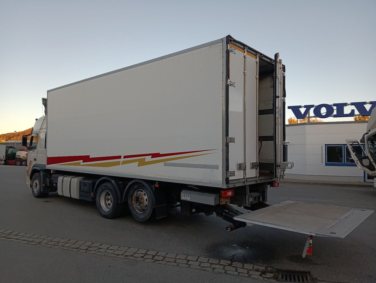 Camión frigorífico Volvo FM13-460 EEV  6x2R CarrierSupra550 7,3m LBW1.5t: foto 30