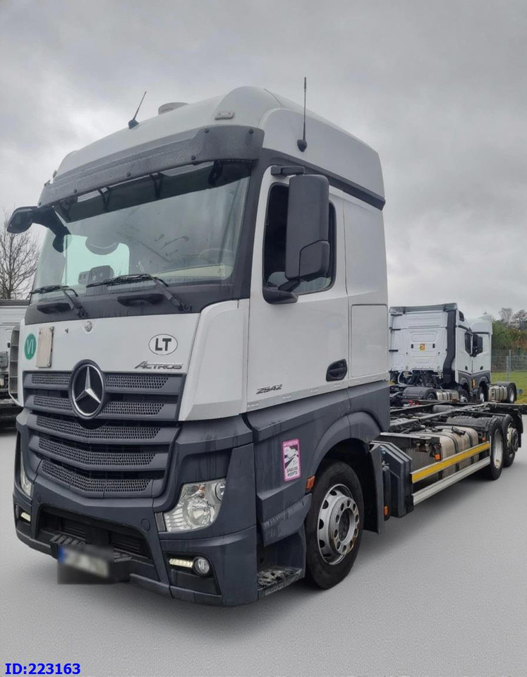 MERCEDES-BENZ Actros 2542 BDF 6x2 Euro6 - Camión chasis: foto 2 MERCEDES-BENZ Actros 2542 BDF 6x2 Euro6 - Camión chasis: foto 2