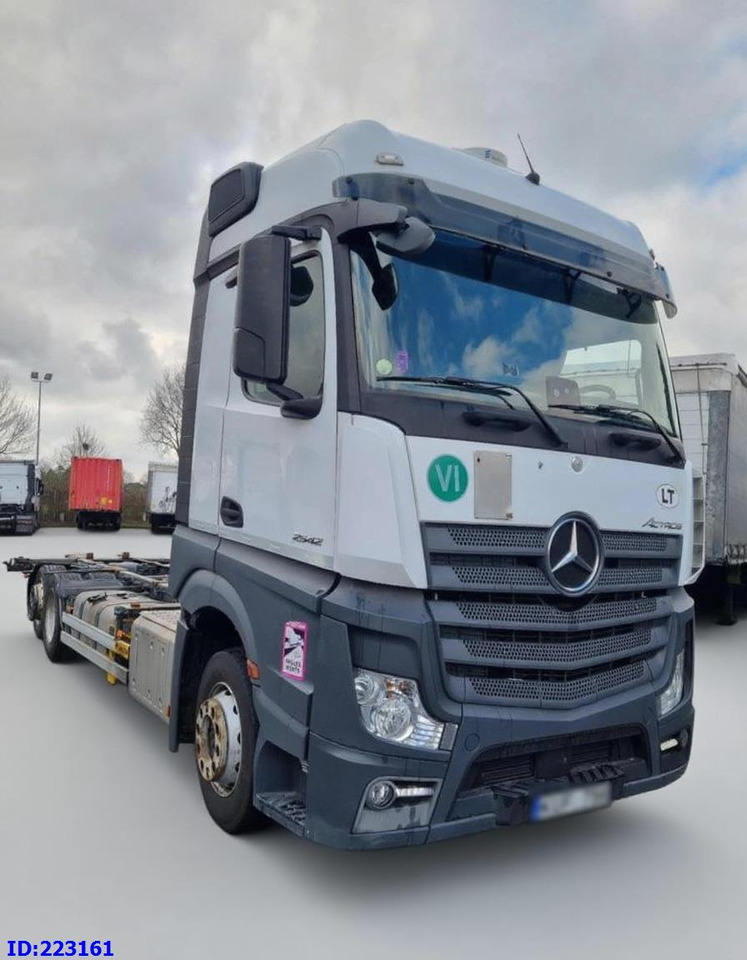 MERCEDES-BENZ Actros 2542 BDF 6x2 Euro6 - Camión chasis: foto 2 MERCEDES-BENZ Actros 2542 BDF 6x2 Euro6 - Camión chasis: foto 2