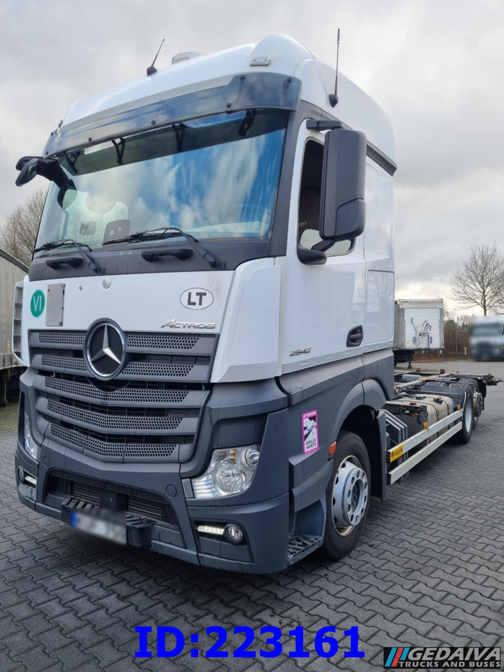 MERCEDES-BENZ Actros 2542 BDF 6x2 Euro6 - Camión chasis: foto 1 MERCEDES-BENZ Actros 2542 BDF 6x2 Euro6 - Camión chasis: foto 1