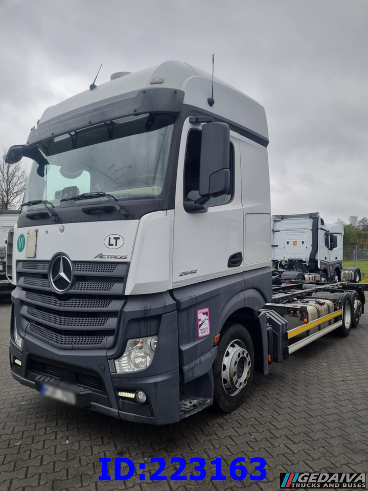 MERCEDES-BENZ Actros 2542 BDF 6x2 Euro6 - Camión chasis: foto 2 MERCEDES-BENZ Actros 2542 BDF 6x2 Euro6 - Camión chasis: foto 2
