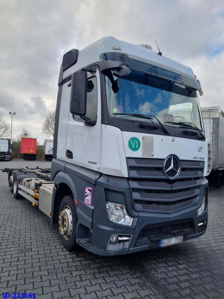 MERCEDES-BENZ Actros 2542 BDF 6x2 Euro6 - Camión chasis: foto 2 MERCEDES-BENZ Actros 2542 BDF 6x2 Euro6 - Camión chasis: foto 2