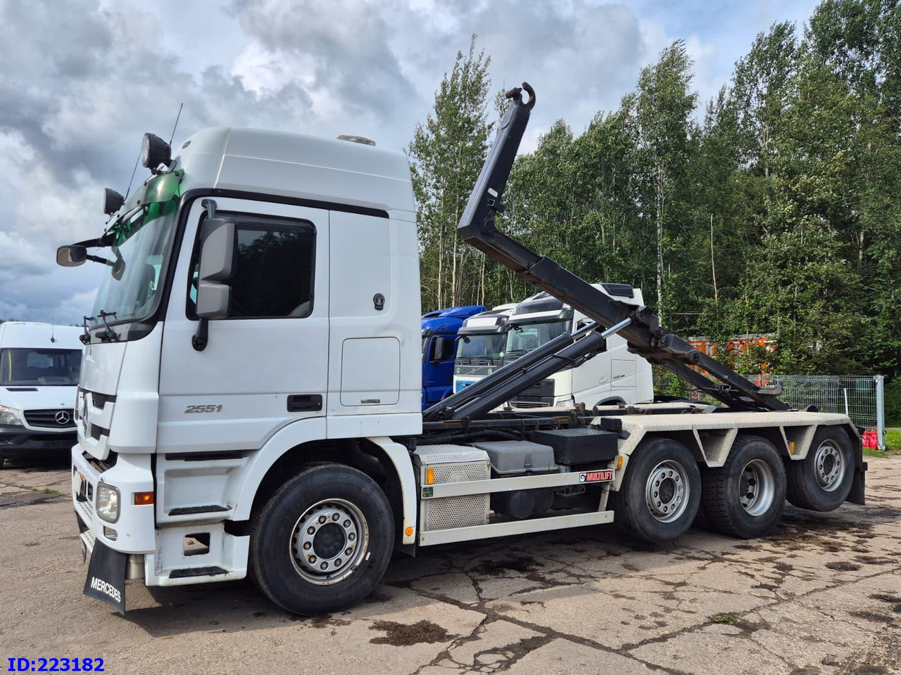 MERCEDES-BENZ Actros 2551 8x2 V8 Retarder - Camión multibasculante: foto 1 MERCEDES-BENZ Actros 2551 8x2 V8 Retarder - Camión multibasculante: foto 1