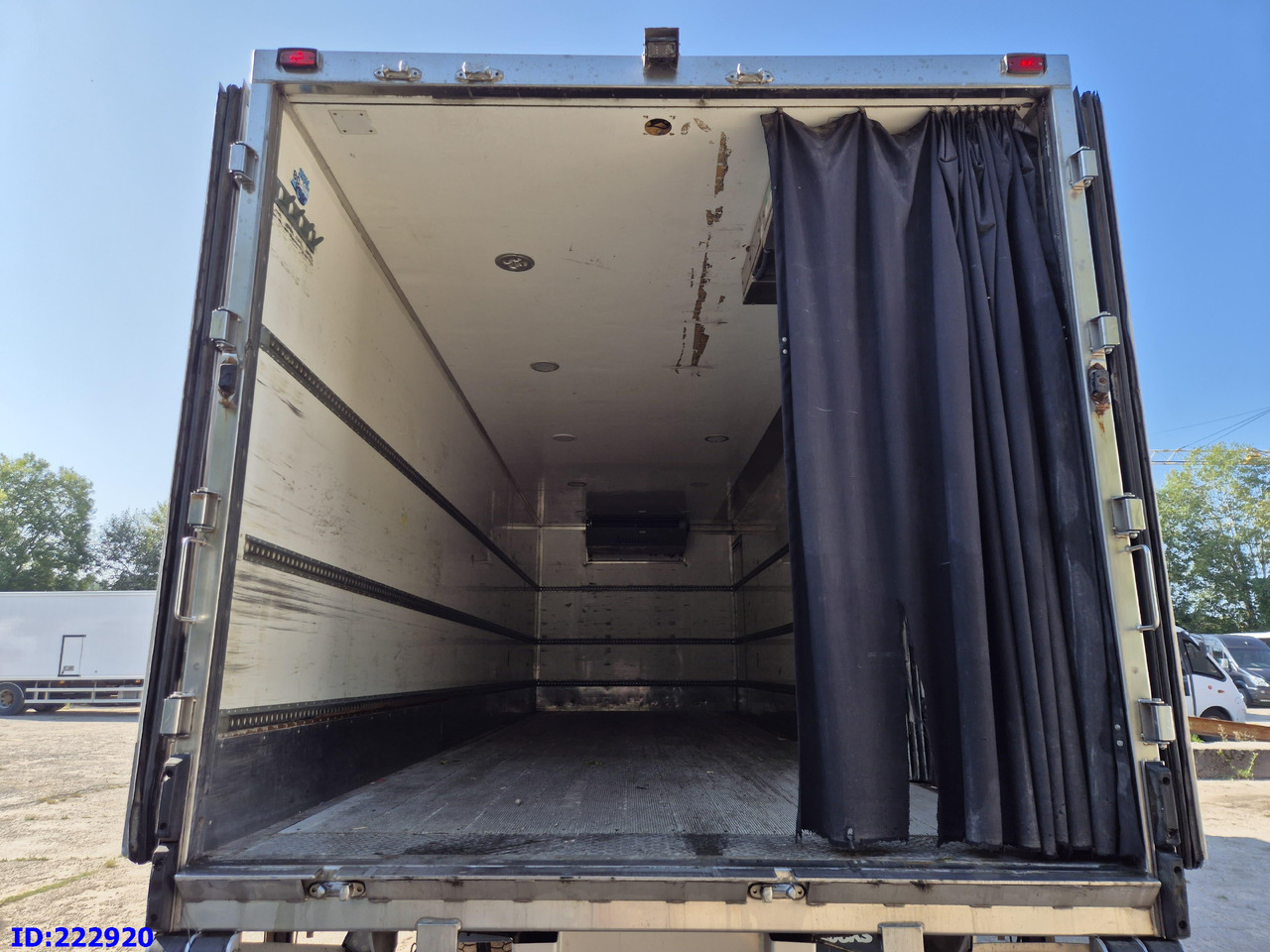 Camión frigorífico MERCEDES-BENZ Axor 1829 Manual + Tail lift: foto 7 Camión frigorífico MERCEDES-BENZ Axor 1829 Manual + Tail lift: foto 7