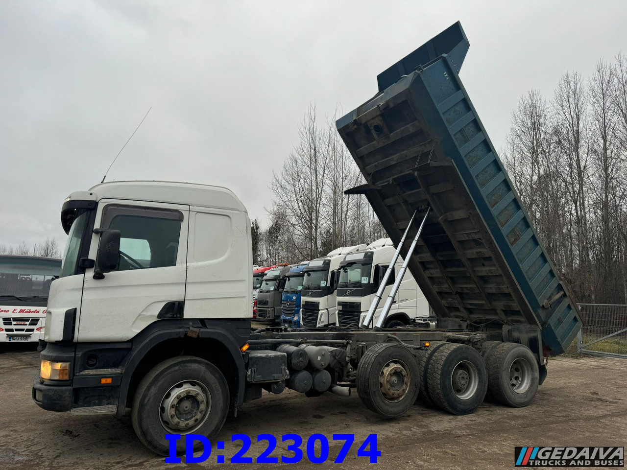 SCANIA 124 8x2 - Manual - Full steel - Camión volquete: foto 1 SCANIA 124 8x2 - Manual - Full steel - Camión volquete: foto 1